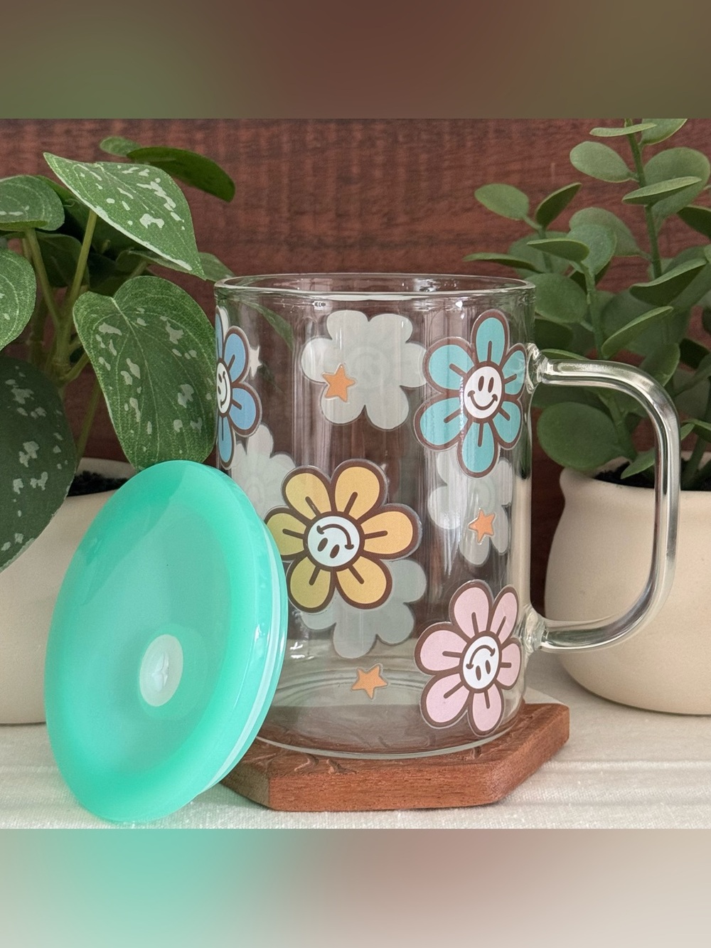 Retro Smiley Daisy Glass Mug with Mint Lid